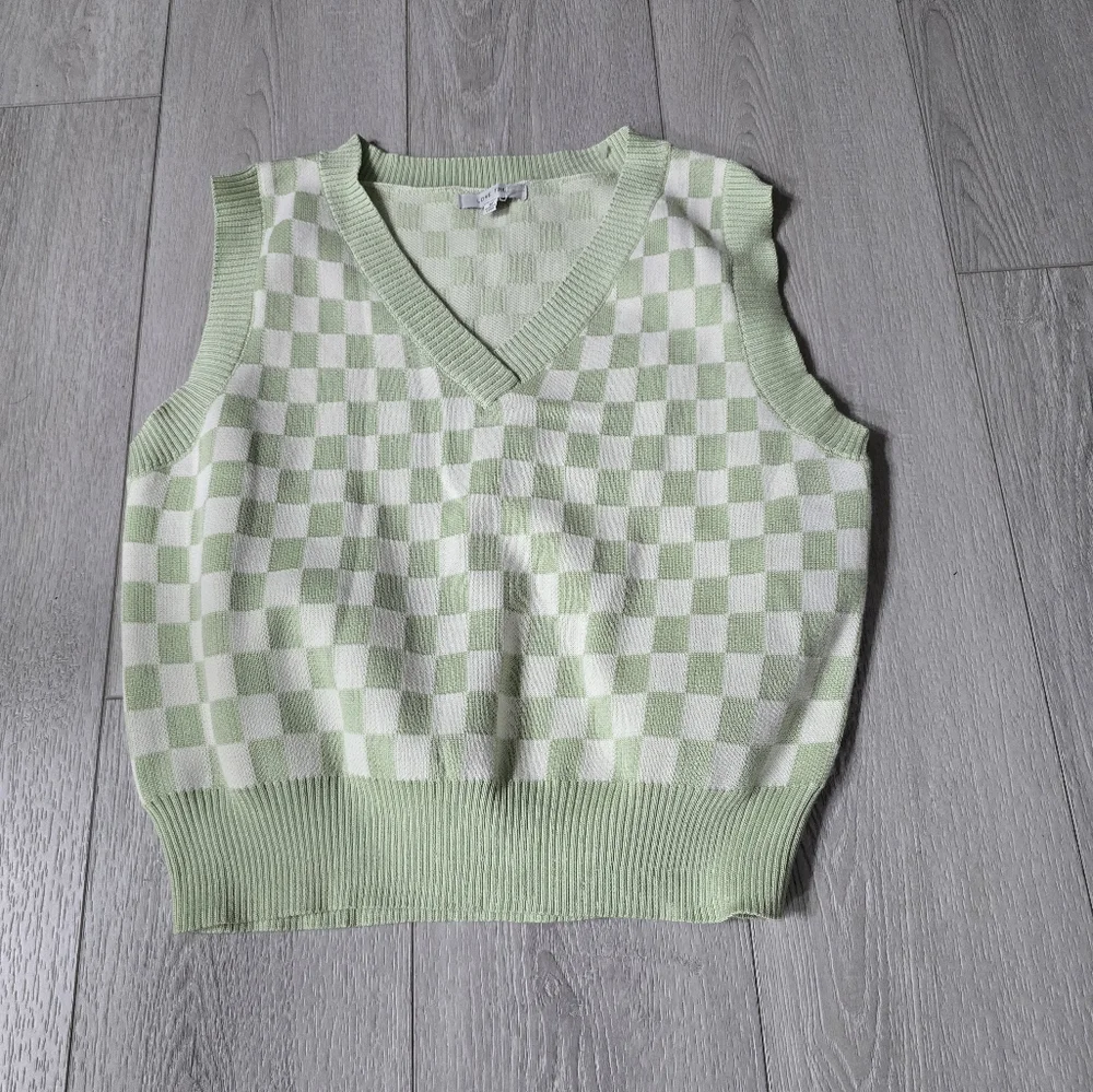 NWOT Love Tree Green/White Checkered Sweater Vest Medium